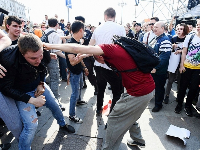 Accrochages entre opposants et militants pro-Poutine dans le centre de Moscou, le 5 mai 2018 - Kirill KUDRYAVTSEV [AFP]