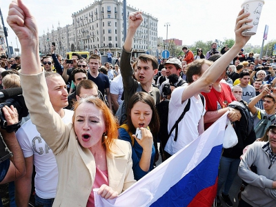 Des opposants russes manifestent à Moscou lors d'un rassemblement non-autorisé, le 5 mai 2018 - Kirill KUDRYAVTSEV [AFP]