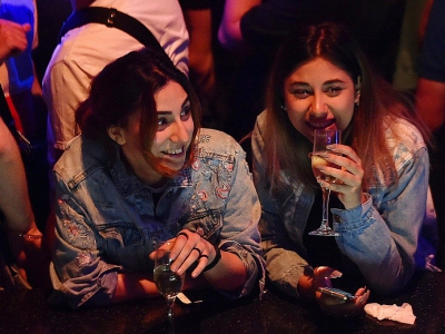 Des Arméniennes dans une discothèque d'Erevan le 4 mai 2018 - Sergei GAPON [AFP]