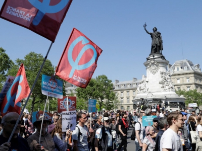Le cortège de "La Fête à Macron" du 5 mai 2018 passant par la Place de la République à Paris - Thomas SAMSON [AFP]