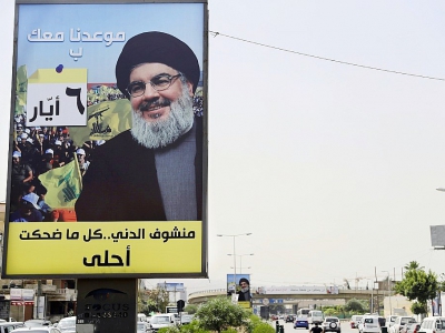 Affiche électorale représentant le portrait du chef du Hezbollah Hassan Nasrallah. Photo prise le 4 mai 2018 dans la banlieue sud de Beyrouth - JOSEPH EID [AFP]