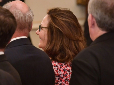 Gina Haspel, choisie par Donald Trump pour être directrice de la CIA, assiste à la prestation de serment de son ancien chef, Mike Pompeo, comme secrétaire d'Etat le 2 mai 2018 à Washington - MANDEL NGAN [AFP]
