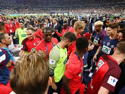 Les joueurs des Herbiers applaudis à la fin du match remporté par le Paris SG vainqueur de la Coupe de France le 8 mai 2018 - FRANCK FIFE [AFP]