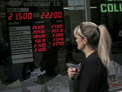 Le peso argentin a chuté de 5% en une semaine - EITAN ABRAMOVICH [AFP]