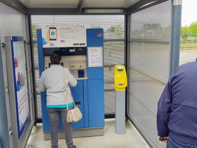 Les usagers doivent utiliser le distributeur automatique de billets qui a été implanté sur le quai de la gare de Flers. - Eric Mas