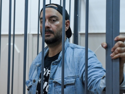 Le cinéaste russe Kirill Serebrennikov, le 23 août  2017 au tribunal, à Moscou - Vasily MAXIMOV [AFP/Archives]