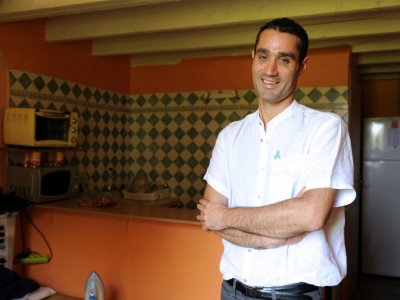 Nicolas Noguier, président du Refuge, dans un appartement destiné à des jeunes de l'association, à Montpellier le 16 août 2013 - SYLVAIN THOMAS [AFP/Archives]