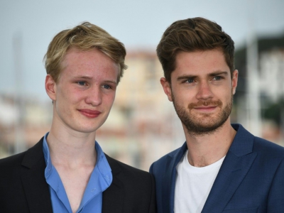 L'acteur belge Victor Polster et le réalisateur belge Lukas Dhont (d), à Cannes le 13 mai 2018 - Anne-Christine POUJOULAT [AFP]