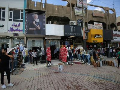 Des magasins de vêtements dans le quartier de Sadr City, dans l'est de Bagdad, le 14 mai 2018 - AHMAD AL-RUBAYE [AFP]