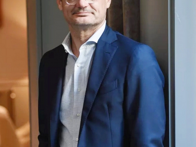 Pierre Esnée 48 ans, a été élu président du SM Caen et représentant du groupe d'actionnaires majoritaires. Il succède à Jean-François Fortin, président depuis 2002. - sp2p.com