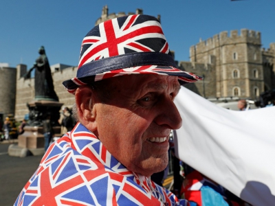 Terry Hutt, un fan de la famille royale, se prépare pour le mariage à Windsor - Adrian DENNIS [AFP]