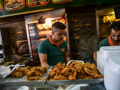 Des Syriens à l'oeuvre dans un restaurant de Gaziantep, dans le sud de la Turquie, le 1er mai 2018 - OZAN KOSE [AFP]