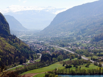 La Vallée de l'Arve, traversée par l'Autorute blanche, menant au tunnel du Mont-Blanc, est un des sites les plus pollués de France - DENIS CHARLET [AFP/Archives]