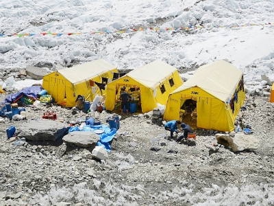 Tentes du camp de base de l'Everest le 24 avril 2018 - Prakash MATHEMA [AFP/Archives]