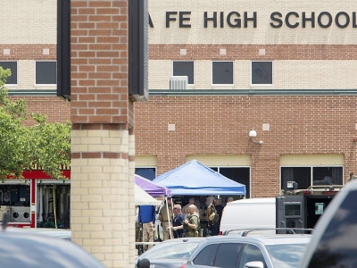 Le Santa Fe High School où un élève  a tué 10 personnes et en a blessé 10 autres vendredi - Daniel KRAMER [AFP]