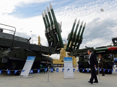 Un système de missile Bouk présenté lors d'un salon d'armement à Koubinka, près de Moscou, le 17 juin 2015 - VASILY MAXIMOV [AFP]