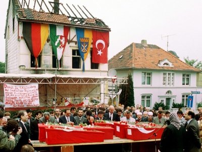 Les cercueils de cinq Turques tuées en mai 1993 dans un attentat raciste à Solingen, dans l'ouest de l'Allemagne, le 3 juin 1993 - Franz-Peter Tschauner [dpa/AFP/Archives]