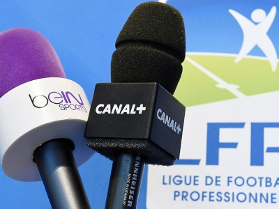 Les groupes beIN Sports et Canal+ se partagent les droits de diffusion du foot français depuis leur attribution le 4 avril 2014 à Paris - FRANCK FIFE [AFP/Archives]
