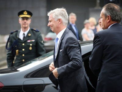 Le roi des Belges, Philippe, arrive au siège de la police à Liège, ville où un assaillant a tué trois personnes le 29 mai 2018. - VIRGINIE LEFOUR [BELGA/AFP]