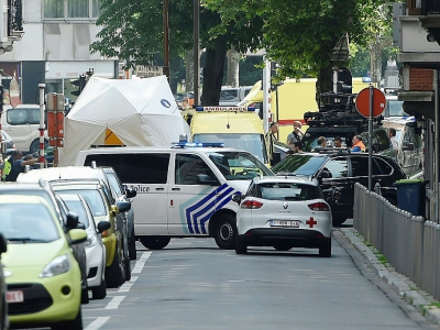 Des véhicules de police et des ambulances dépêches sur les lieux où un assaillant a tué trois personnes à Liège le 28 mai 2018 avant d'être abattu par les policiers. - JOHN THYS [AFP]