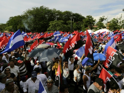 Partisans du président Daniel Ortega le 30 mai 2018 lors d'un rassemblement convoqué dans le nord de Managua, la capitale nicaraguayenne - INTI OCON [AFP]