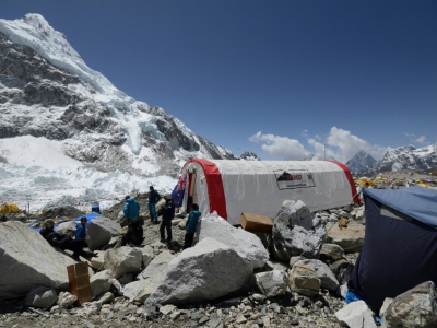 La clinique du camp de base de l'Everest, le 24 avril 2018 - PRAKASH MATHEMA [AFP]