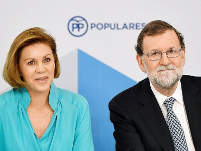 Mariano Rajoy et son ancienne ministre de la Défense Maria Dolores de Cospedal, le 5 mai 2018 au siège du Parti populaire à Madrid - GABRIEL BOUYS [AFP]