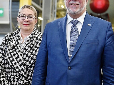 Le Premier ministre québécois Philippe Couillard et son épouse Suzane Pilote à Blagnac (France), le 6 mars 2018 - REMY GABALDA [AFP/Archives]