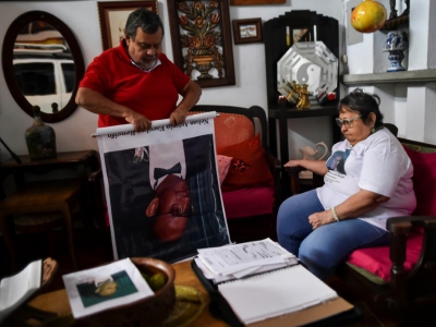 Les proches d'un disparu à Cali, en Colombie, le 30 mai 2018 - Luis ROBAYO [AFP]
