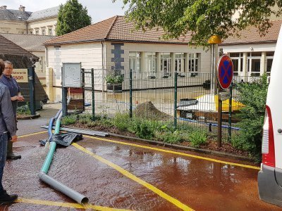 La cour inondée de l'école Masson (centre-ville). - Eric Mas