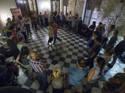 Des danseurs participent à un seminaire de tango le 24 avril 2018 à Montevideo dans le cadre d'un plan stratégique de la mairie pour le relancer - Pablo PORCIUNCULA BRUNE [AFP]