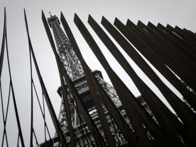 La nouvelle clôture métallique entourant la Tour Eiffel, dévoilée le 14 juin 2018 - Philippe LOPEZ [AFP]