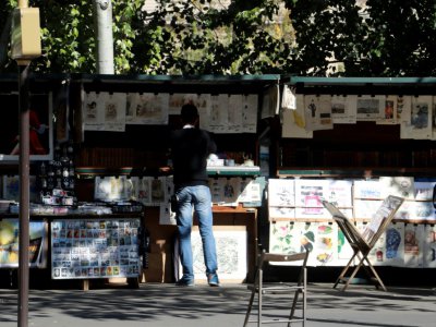 Bouquinistes quai de Conti à Paris, en octobre 2016 - JACQUES DEMARTHON [AFP/Archives]