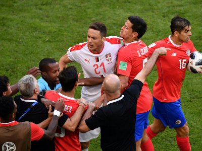 Echauffourée lors du match Costa Rica-Serbie, le 17 juin 2018 à Samara - Fabrice COFFRINI [AFP]