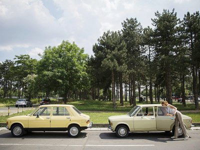 Des voitures emblématiques de l'époque yougoslave, à Belgrade le 25 mai 2018 - VLADIMIR ZIVOJINOVIC [AFP]