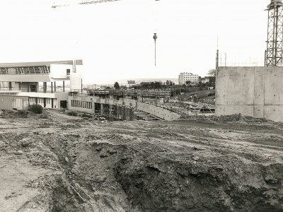 La construction de L'École d'Ingénieurs de Cherbourg (EIC), qui ouvre en 1993. - Archives Campus Cherbourg