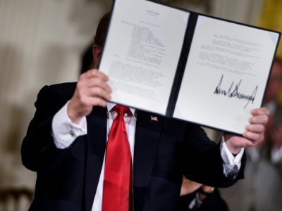 Donald Trump a signé une directive ordonnant au Pentagone de créer une force spatiale 6ème branche militaire américaine - Brendan Smialowski [AFP]