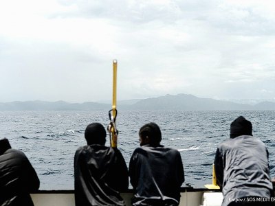 Image fournie le 15 juin 2018 par l'ONG française Médecins sans Frontières (MSF) montre les migrants à bord du navire humanitaire l'Aquarius naviguant vers l'Espagne - - [Medecins Sans Frontieres/AFP/Archives]