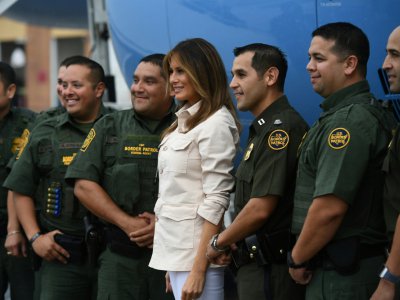 La Première Dame américaine Melania Trump a rendu visite à des gardes-frontières lors de son passage à McAllen au Texas, le 21 juin 2018 - MANDEL NGAN [AFP]