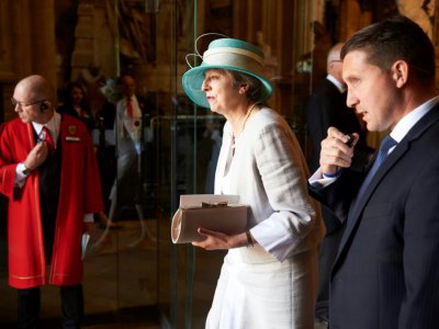Theresa May quitte l'abbaye Westminster à Londres, où elle a participé aux commémorations de l'arrivée du Windrush il y a 70 ans - NIKLAS HALLE'N [POOL/AFP]