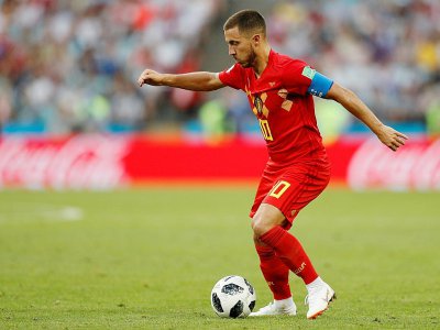L'attaquant de la Belgique Eden Hazard contrôle le ballon lors du match face contre le Panama au Mondial, le 18 juin 2018 à Sotchi - Adrian DENNIS [AFP/Archives]