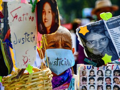 Les familles 43 étudiants de l'école normale d'Ayotzinapa manifestent à Mexico, le 10 mai 2018 - RONALDO SCHEMIDT [AFP/Archives]