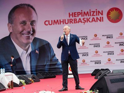 Muharrem Ince lors d'un meeting à Istanbul le 23 juin 2018 - Yasin AKGUL [AFP]
