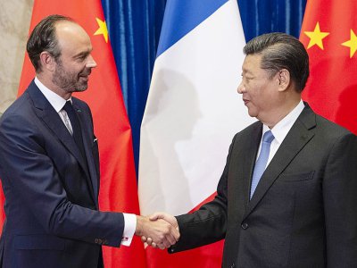 Le Premier ministre français Edouard Philippe et le président chinois Xi Jinping, à Pékin, le 25 juin 2018 - FRED DUFOUR [POOL/AFP]