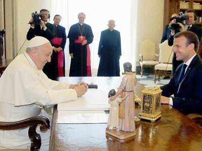 Emmanuel Macron accueilli par le pape François au Vatican, le 26 juin 2018 - Alessandra Tarantino [POOL/AFP]