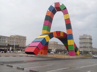 La Catène de containers a été l'une des œuvres emblématiques d'Un été au Havre 2017. - Gilles Anthoine
