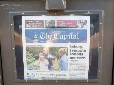 Un distributeur de journaux vend l'édition du quotidien Capital, le 28 juin 2018 - ZACH GIBSON [AFP]