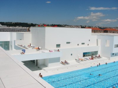 Une piscine olympique ouverte et chauffée toute l'année aux bains des docks du Havre - Les bains des docks