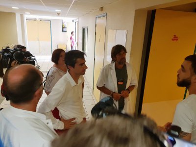 François Ruffin a visite l'hôpital psychiatrique Pierre Janet du Havre. - Gilles Anthoine