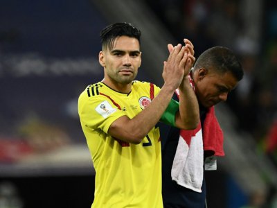 L'attaquant colombien Falcao applaudit la qualification de l'Angleterre en quarts de finale du Mondial le 3 juillet 2018 - FRANCK FIFE [AFP]
